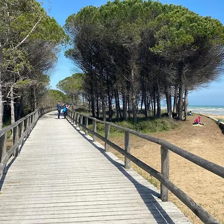 Coastal Flat With Balcony 아파트 비비오네